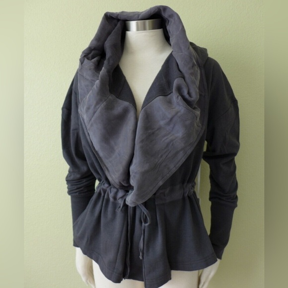 Young, Fabulous and broke jacket - Picture 6 of 9